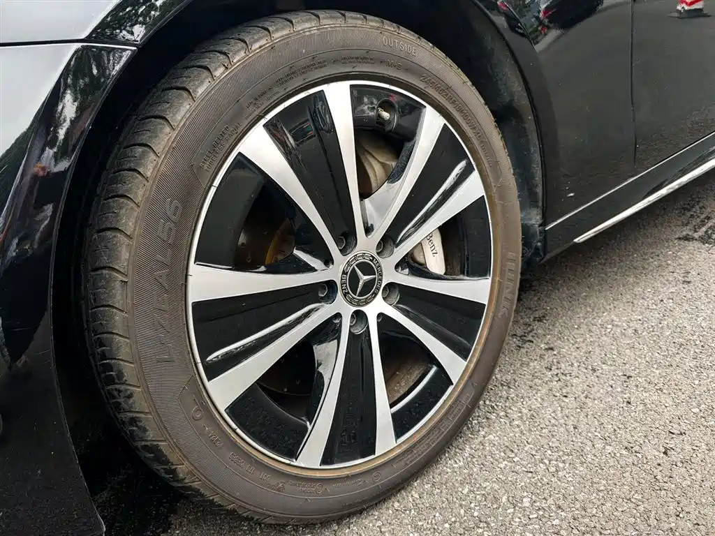 Mercedes-Benz E-Class New Energy 2023 E 350 e L Plug-in Hybrid Sport Sedan фото 4