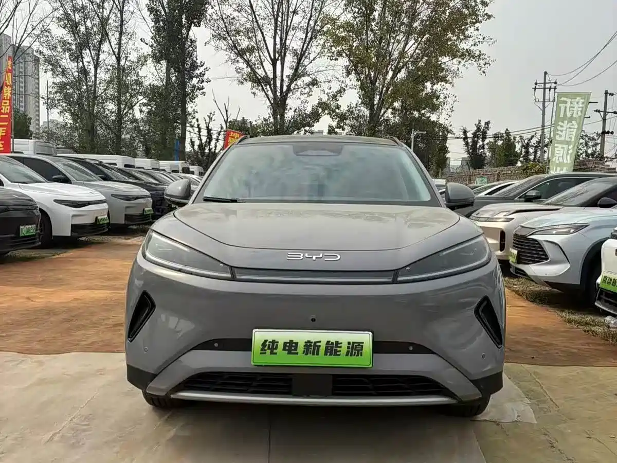 Photo 2 - BYD Hai Shi 05 EV