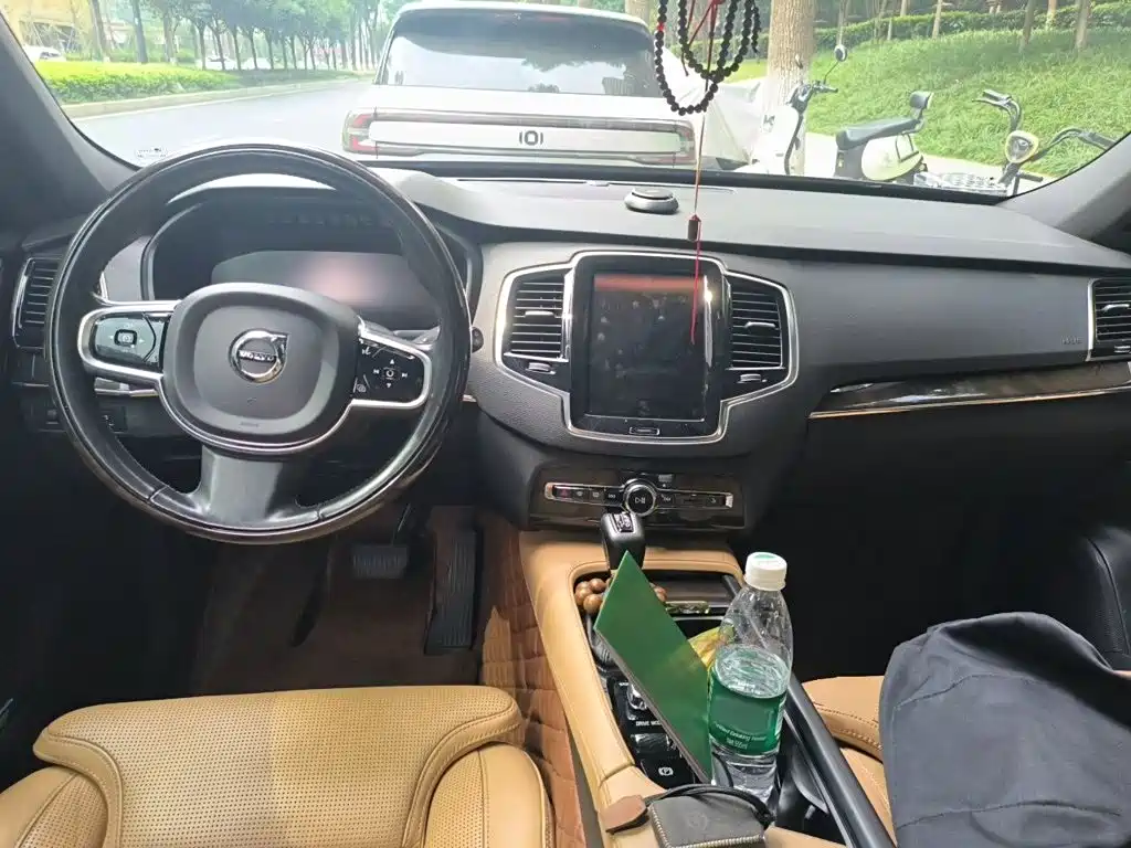 Photo 5 - Volvo XC90