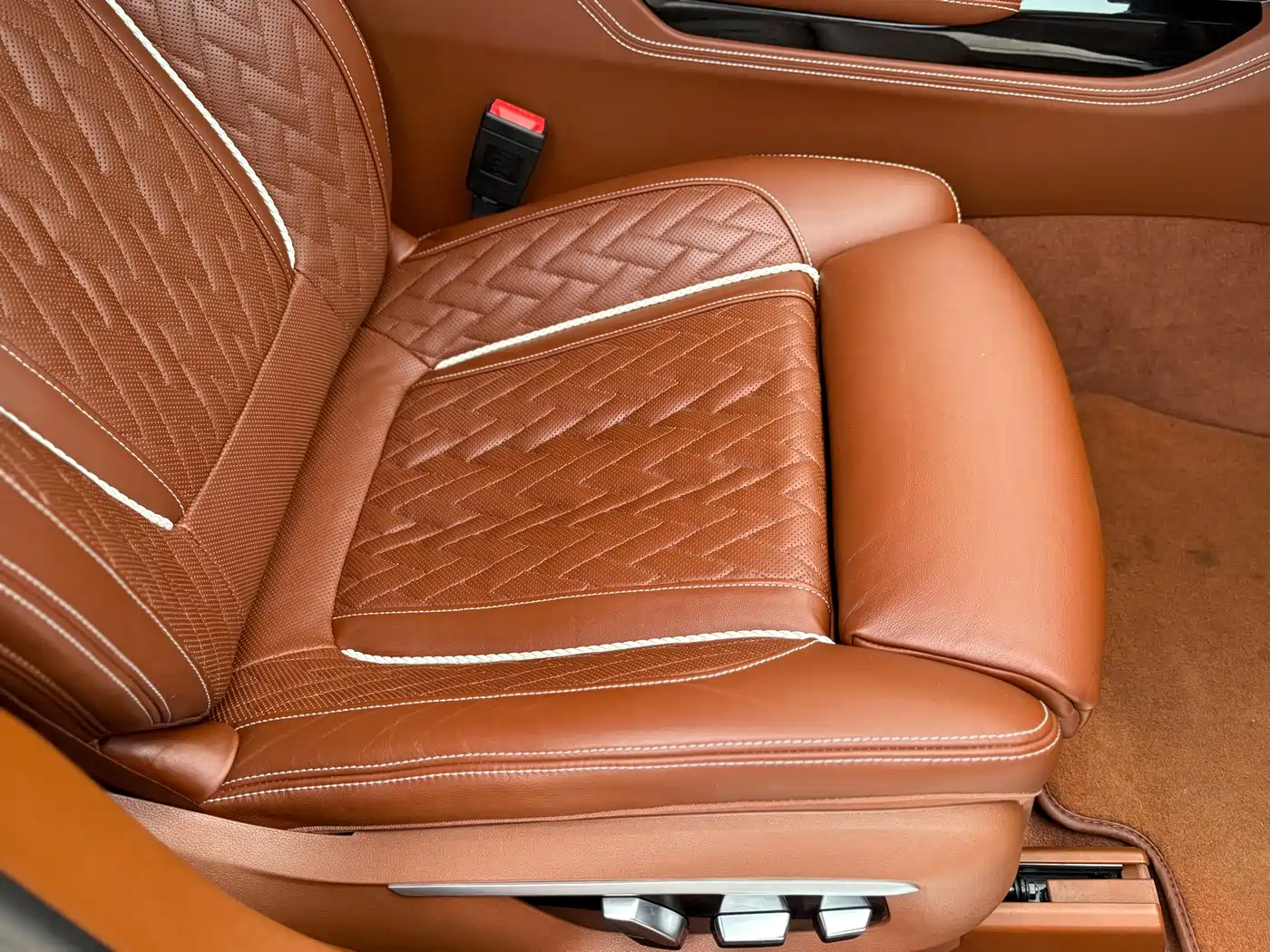 BMW 7 Series 2021 Model 740Li xDrive Executive M Sport Package фото 25