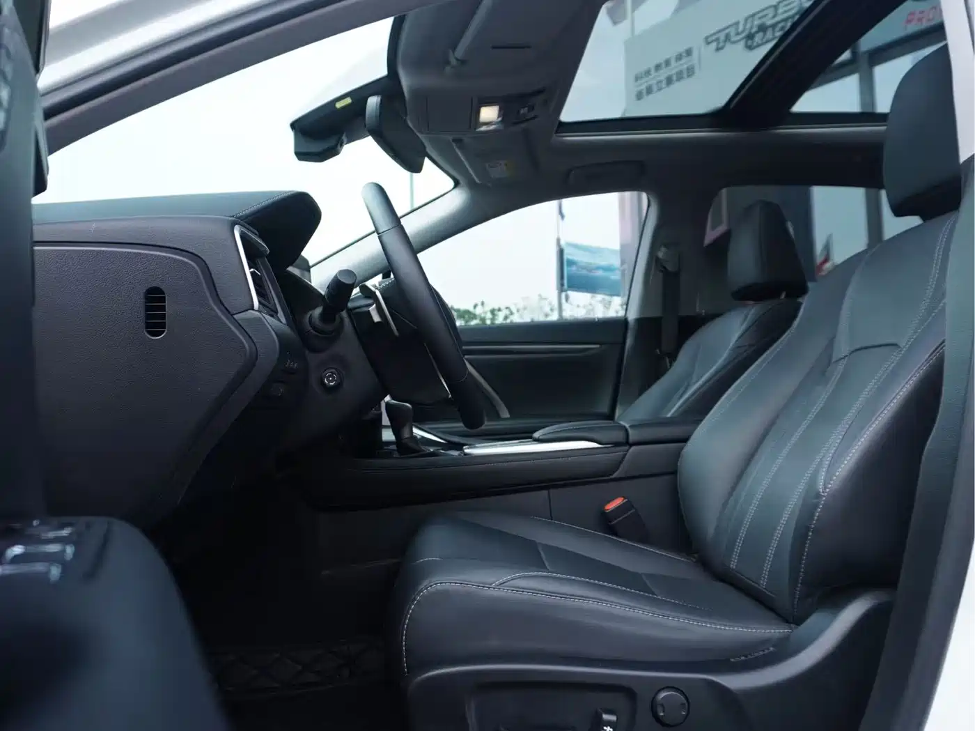 Lexus RX 2020 300 4WD Elegance Edition China VI фото 10