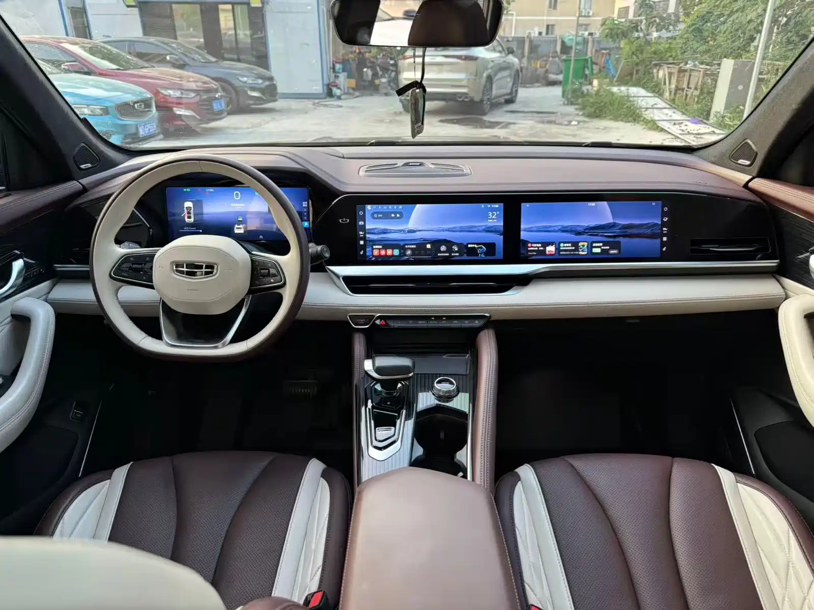 Фото 6 - Geely Monjaro