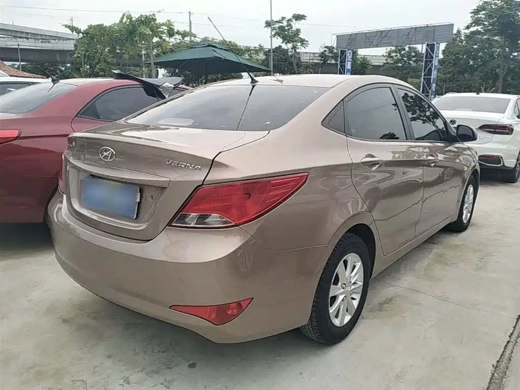 Hyundai Verna 2014 1.4L Manual Smart GLS фото 7
