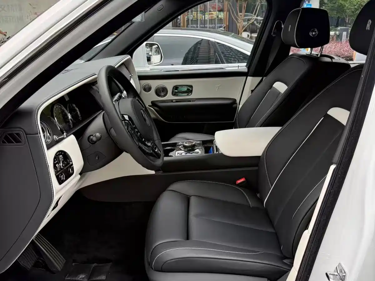 Rolls-Royce Cullinan 2025 2024 5-Seater