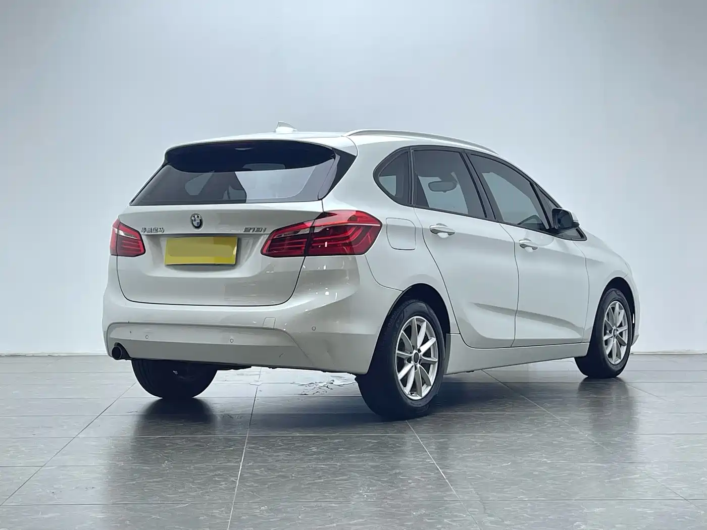 BMW 2 Series Touring 2016 218i Fashion Model фото 4