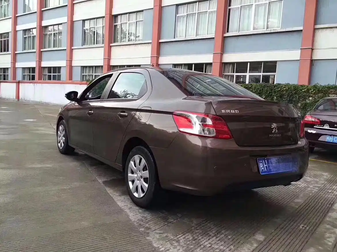 Peugeot 301 2014 1.6L Automatic Comfort Edition фото 5