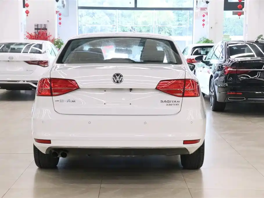 Volkswagen Sagitar 2015 230TSI Automatic Comfort фото 4