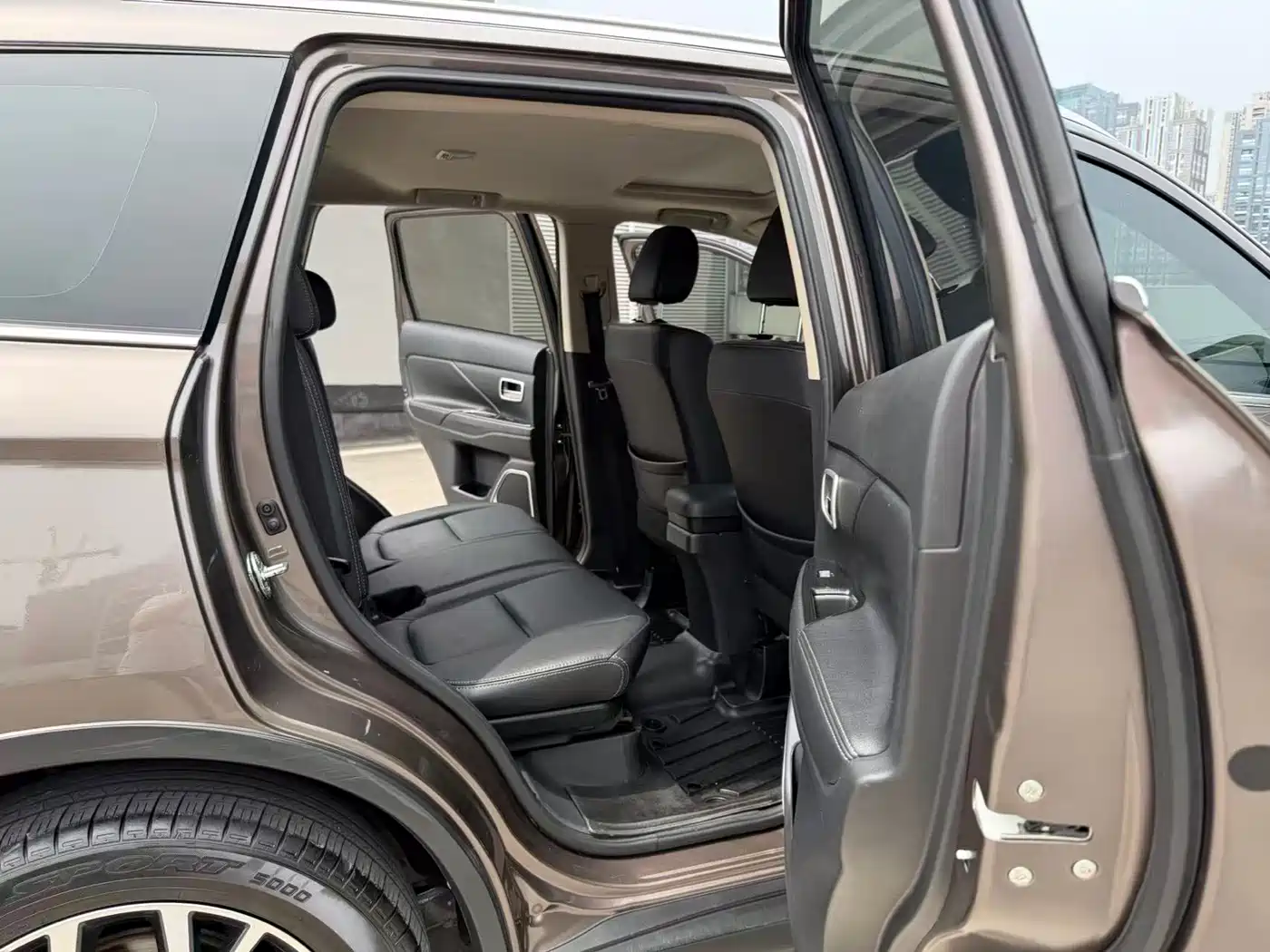 MITSUBISHI OUTLANDER