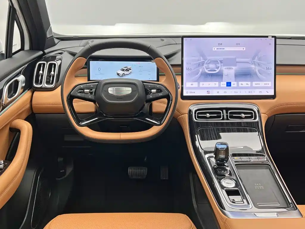 Фото 21 - Geely Boyue L