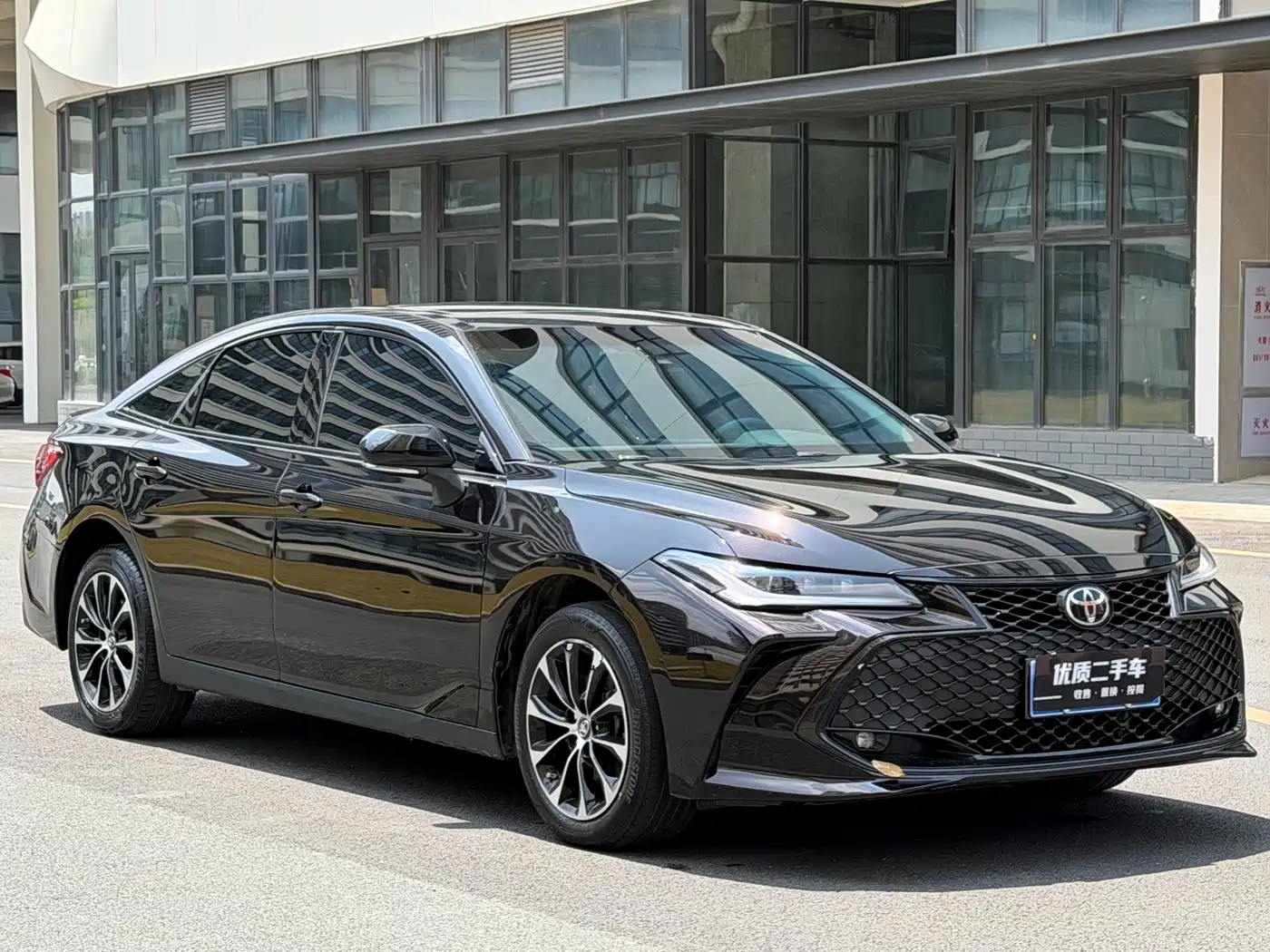 Toyota Avalon 2023 2.5L Luxury Edition фото 3