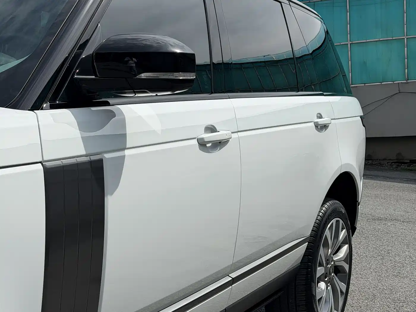 Land Rover Range Rover 2022 3.0 L6 400PS Heritage Extended Classic Edition фото 20