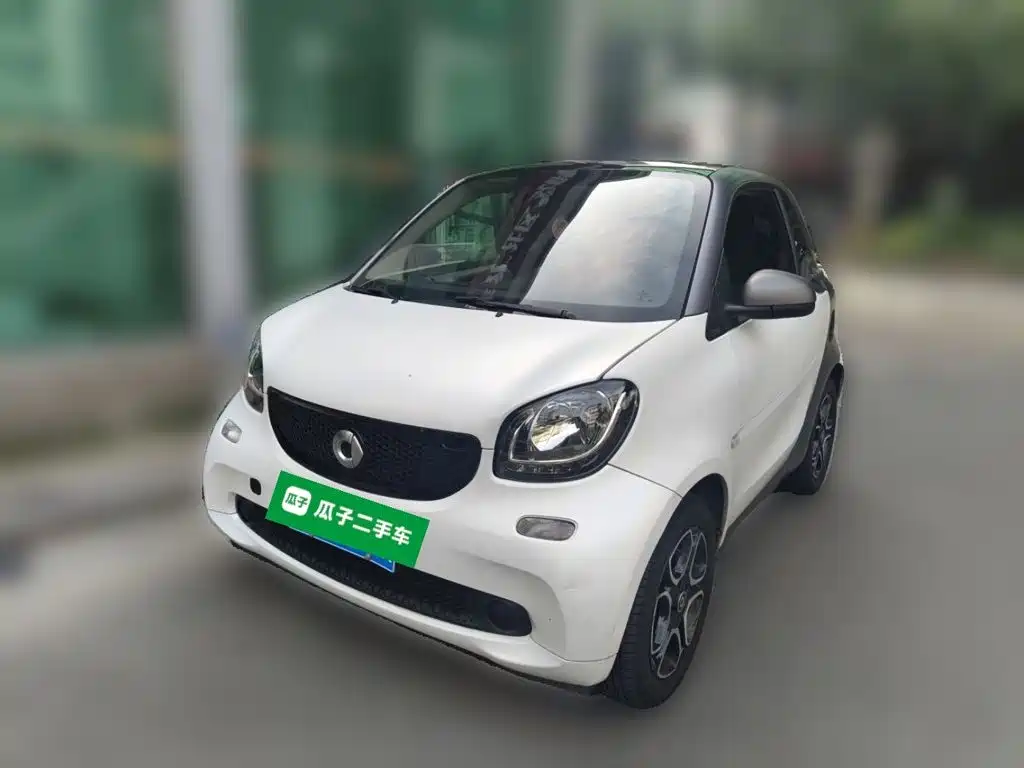 Photo 1 - smart fortwo