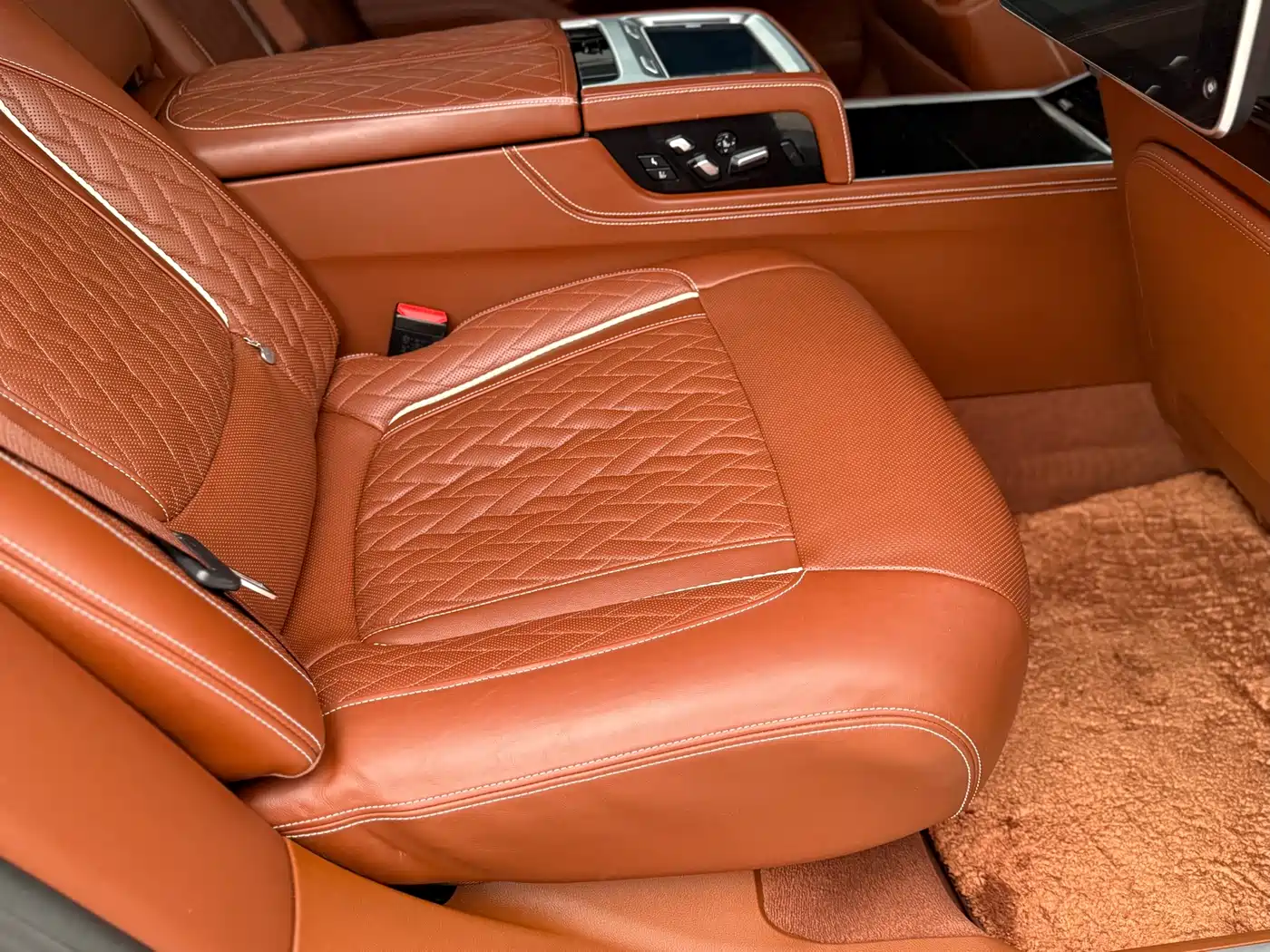 BMW 7 Series 2021 Model 740Li xDrive Executive M Sport Package фото 28