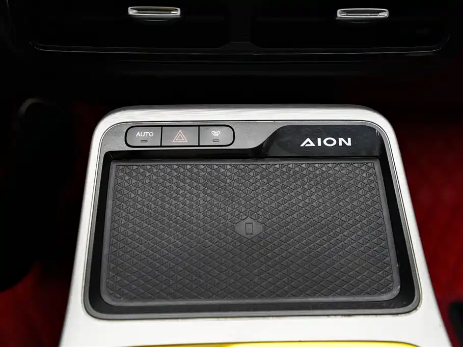 Фото 9 - Aion Y