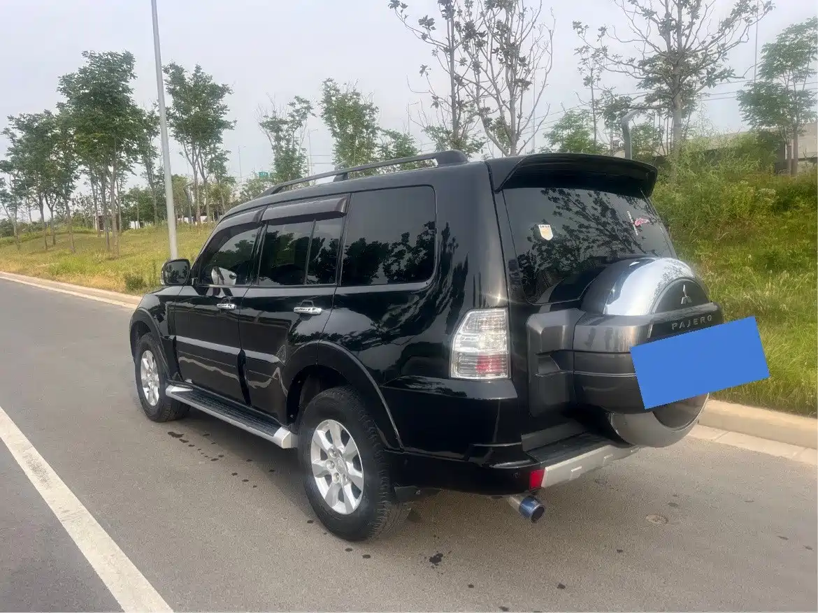 Фото 3 - Mitsubishi Pajero (Import)