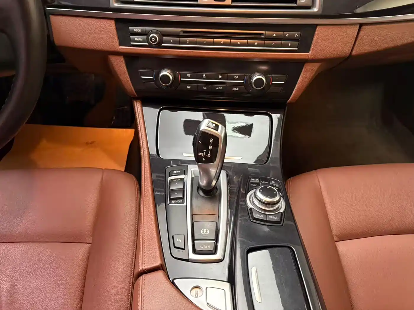 BMW 5 Series 2014 520Li Elegance фото 19