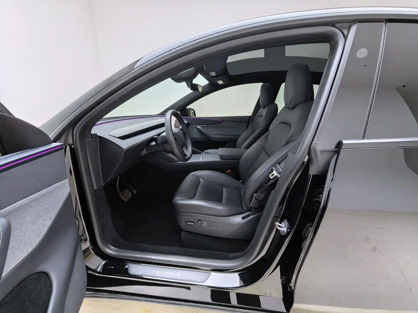 Tesla Model Y 2026 2025 Rear-Wheel Drive