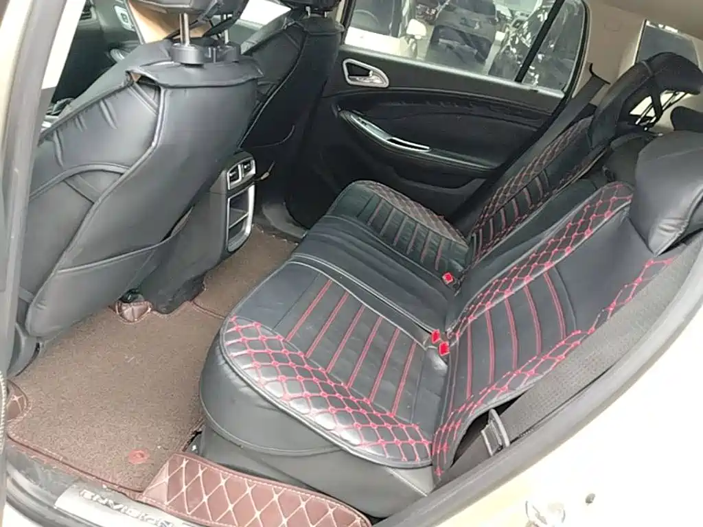 Photo 17 - Buick Envision Plus