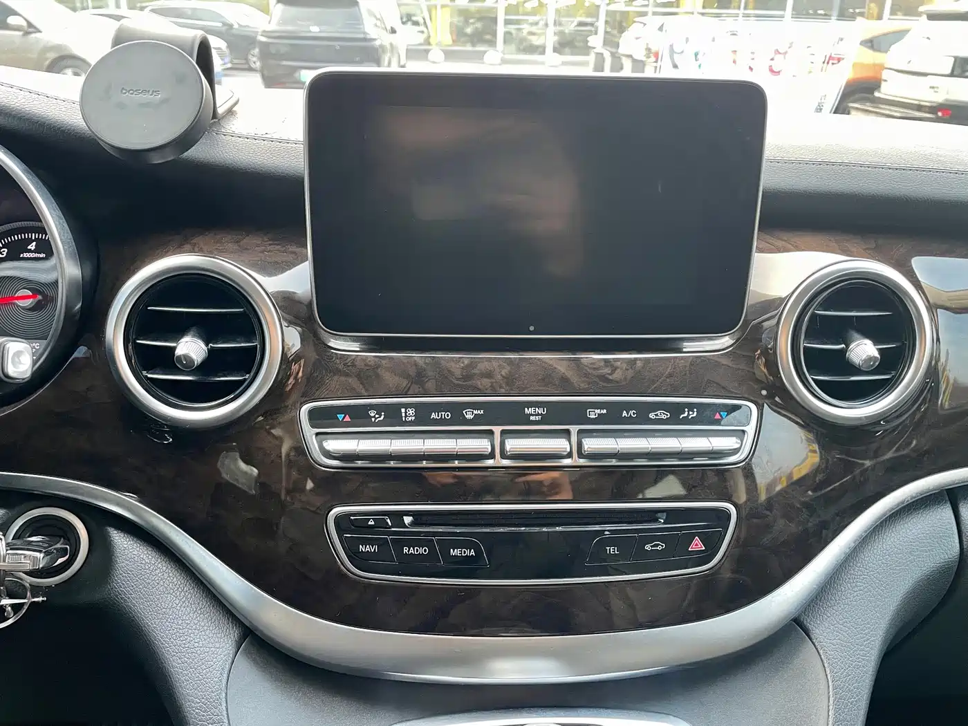 Mercedes-Benz V-Class 2017 Model V 260 L Premium Extended Edition фото 8