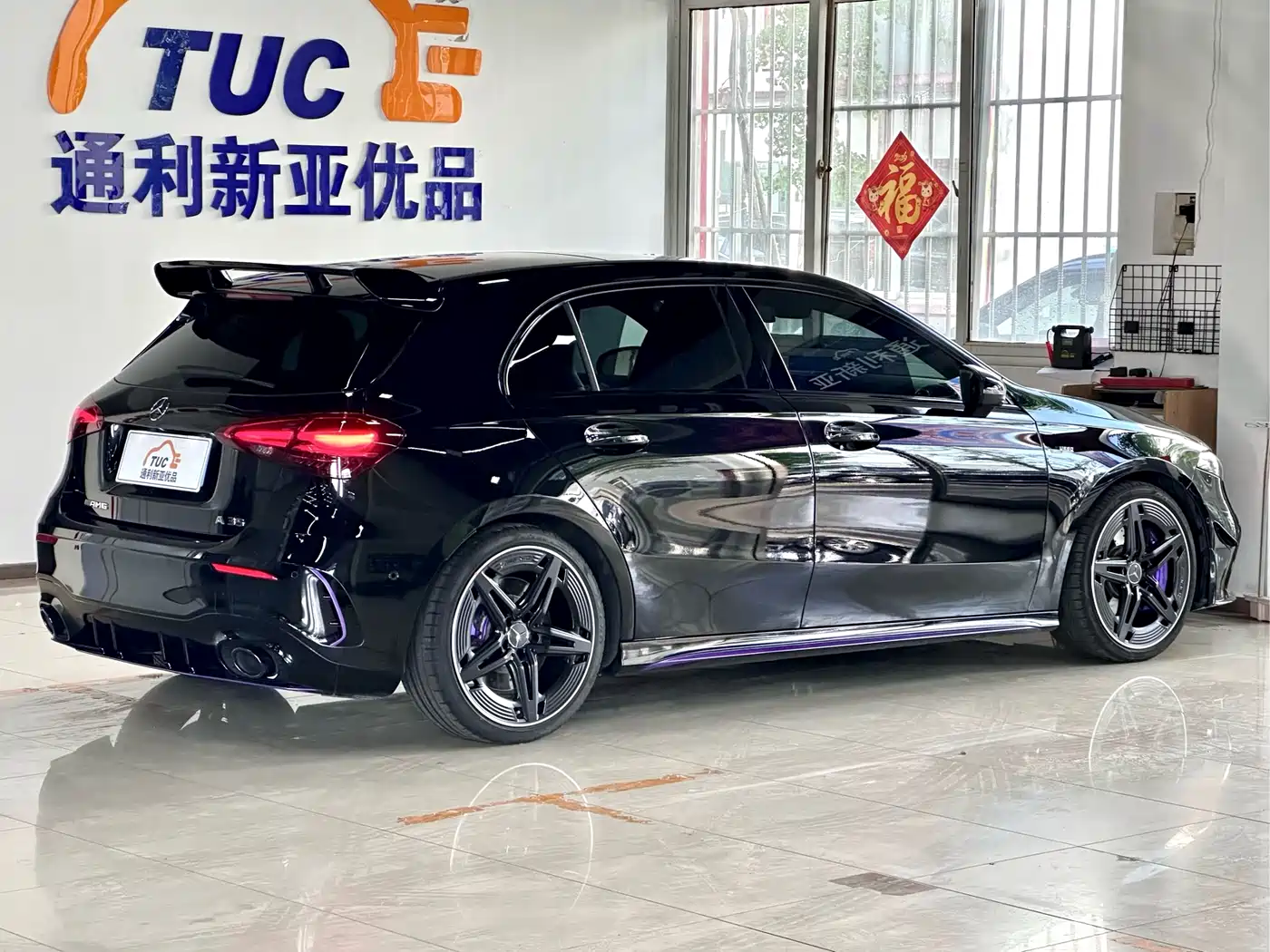 Mercedes-Benz A-Class AMG (Import) 2024 AMG A 35 4MATIC фото 7