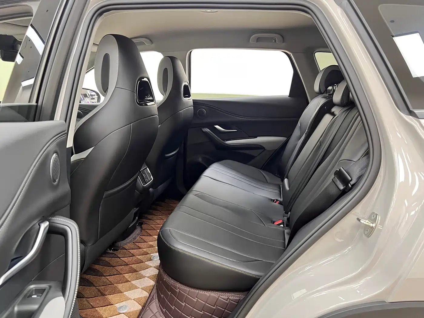 BYD Seal 05 DM-i 2025 DM-i Smart Drive Edition 75KM Luxury фото 16