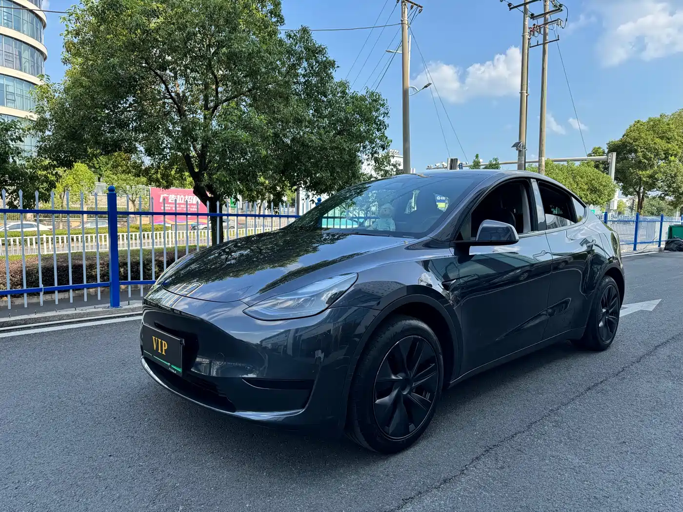 Tesla Model Y 2024