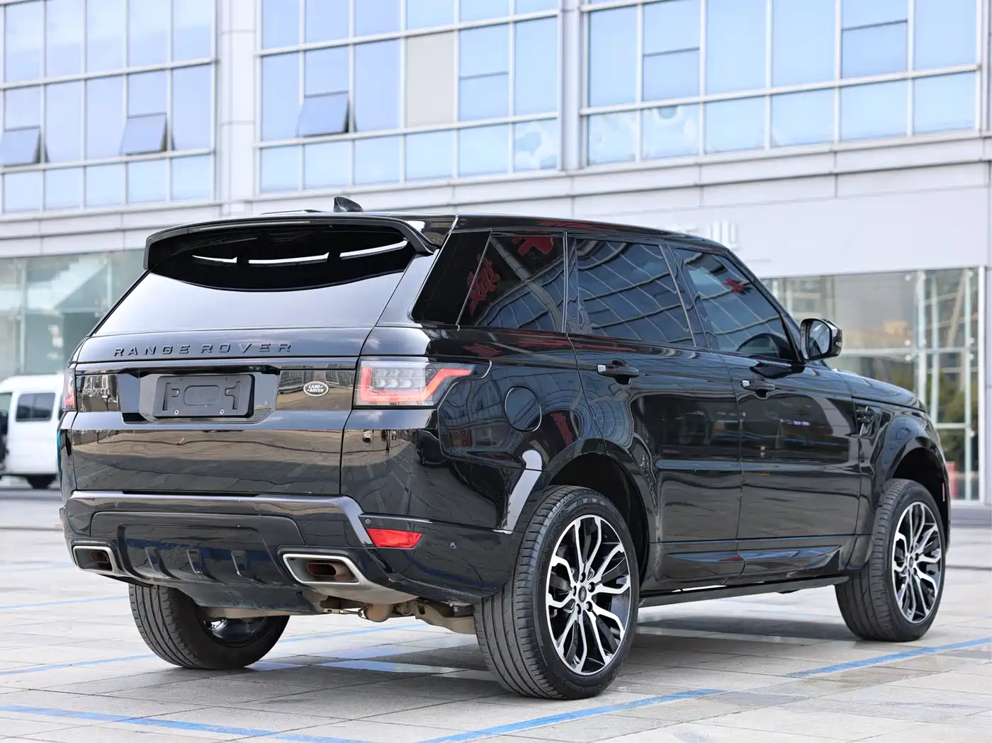 Land Rover Range Rover Sport 2021 3.0 L6 Gloss Black Edition фото 5