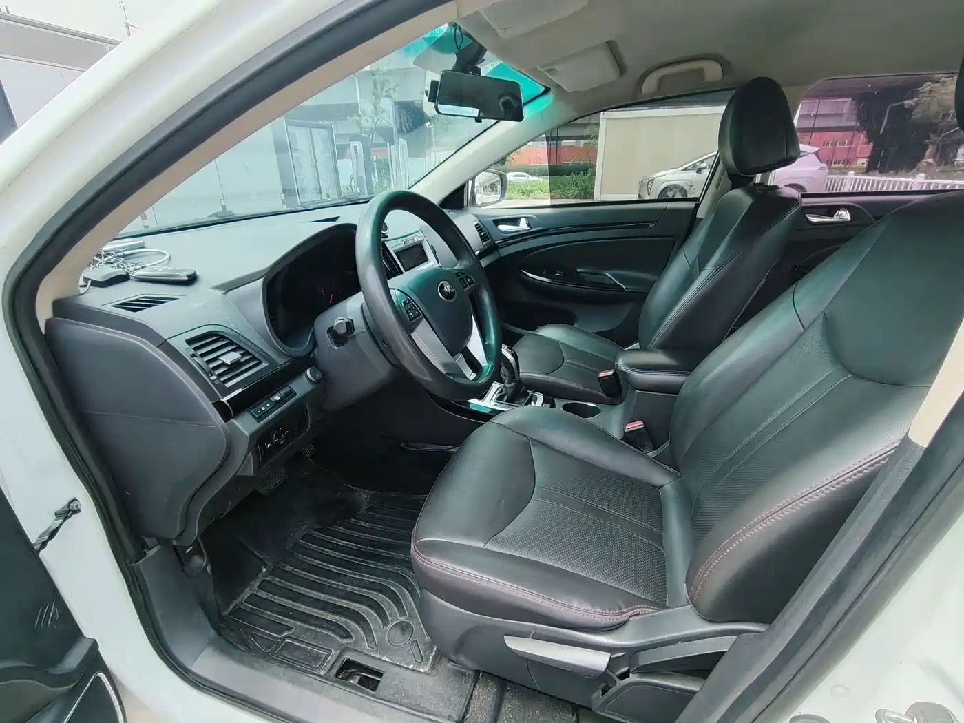 Фото 8 - BYD e5