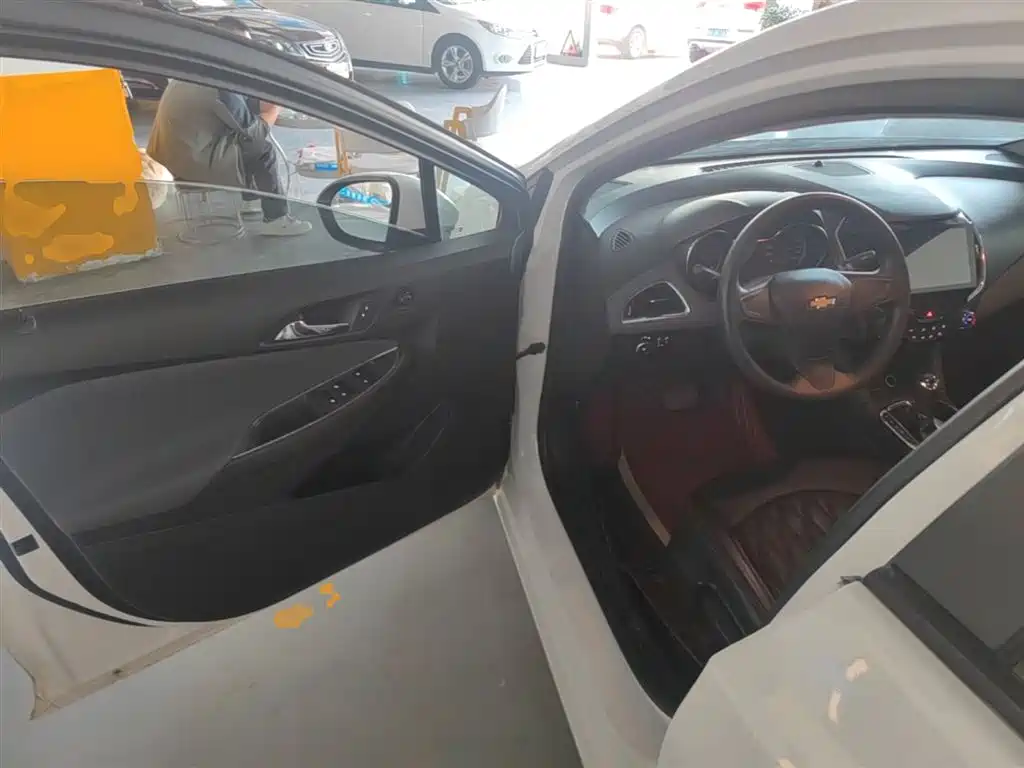 Chevrolet Cruze 2018 320 Automatic Pioneer Sunroof Edition фото 16