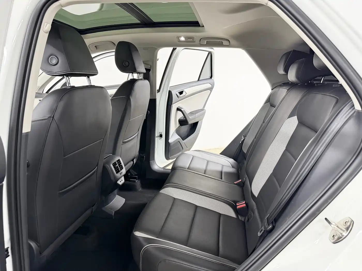 Volkswagen T-ROC 2023 280TSI DSG 2WD Time Edition фото 10