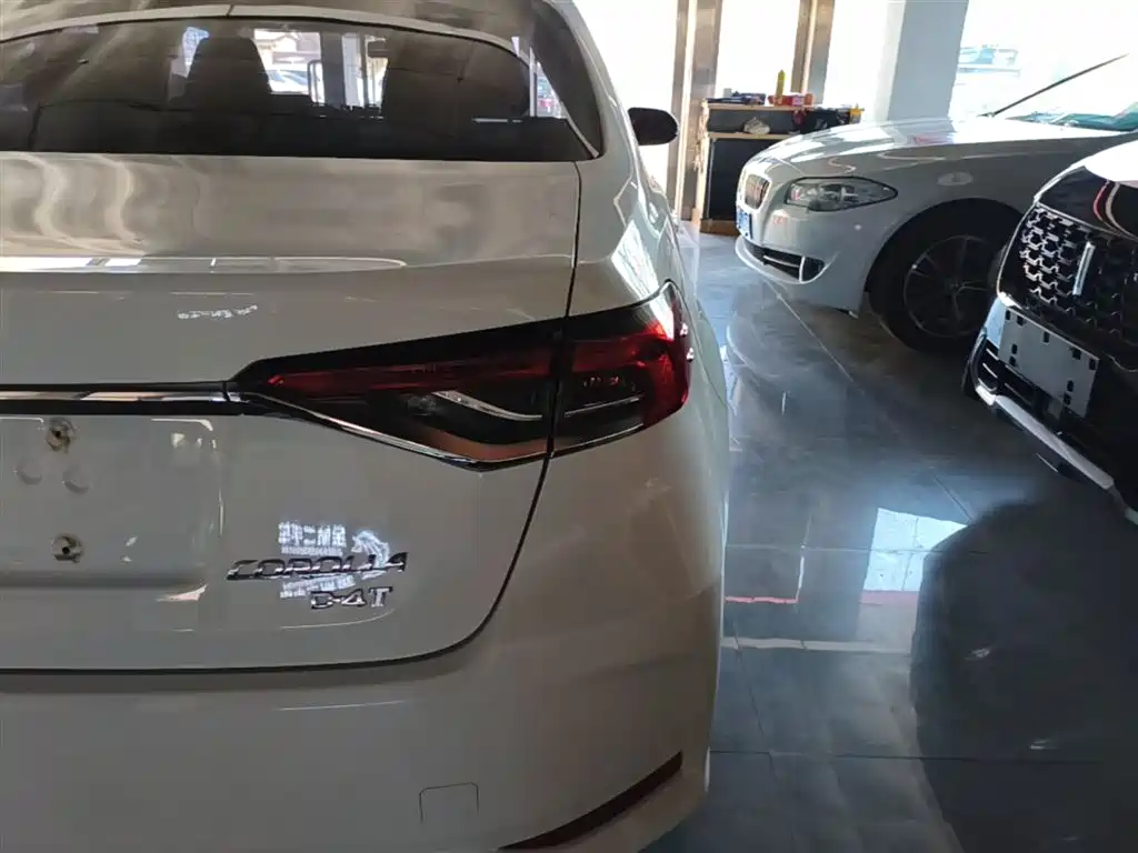 Toyota Corolla 2021 1.2T S-CVT Elite PLUS Edition фото 8