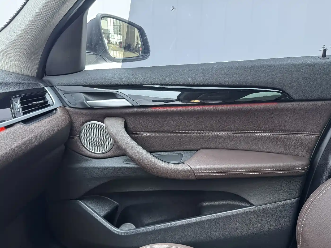 BMW X1 2022 sDrive25Li Leading фото 19