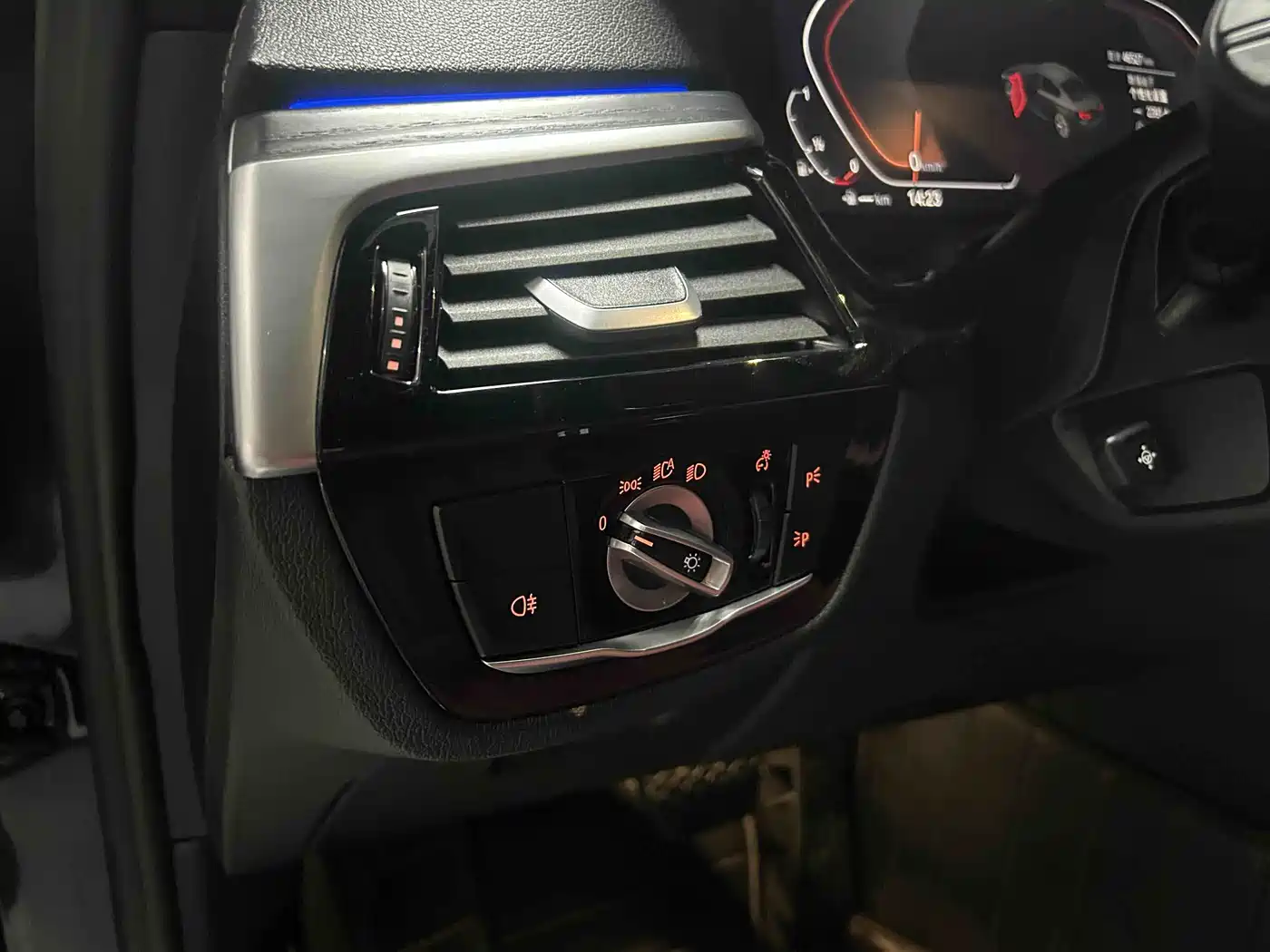 BMW 5 Series 2023 530Li Leading M Sport Package фото 10