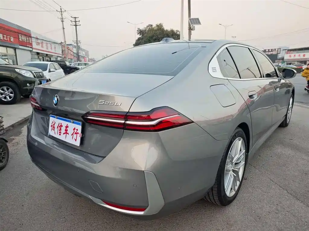 BMW 5 Series 2024 525Li Luxury Package фото 13