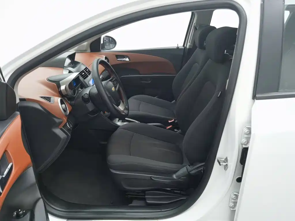Chevrolet Aveo 2012 2011 Hatchback 1.6L AT SX
