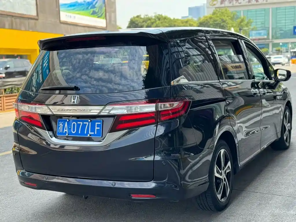 Фото 4 - Honda Odyssey