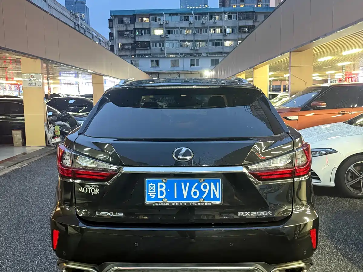 Фото 7 - Lexus RX