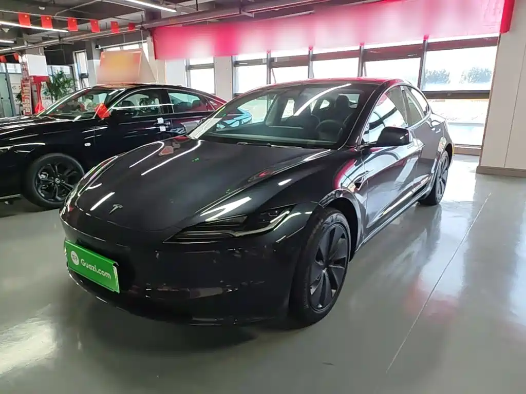 Фото 2 - Tesla Model 3