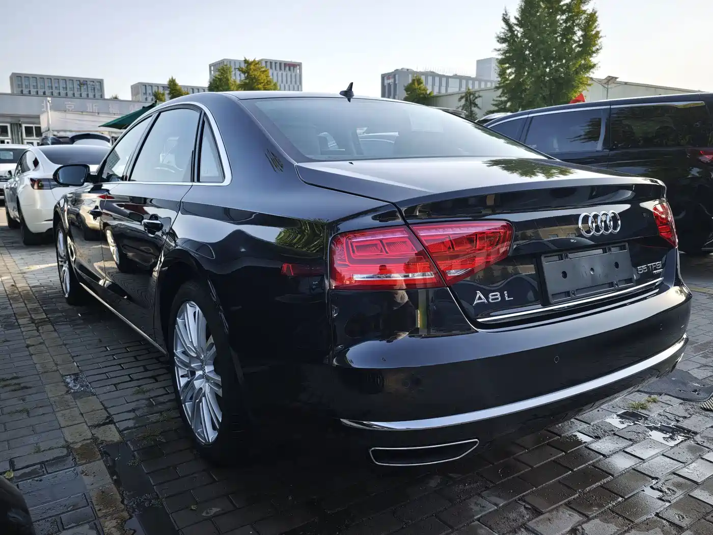 Photo 28 - Audi A8