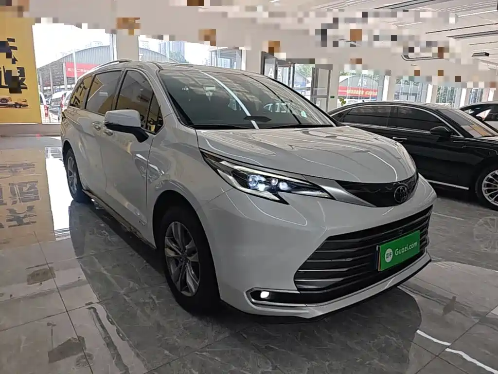 Фото 4 - Toyota Sienna
