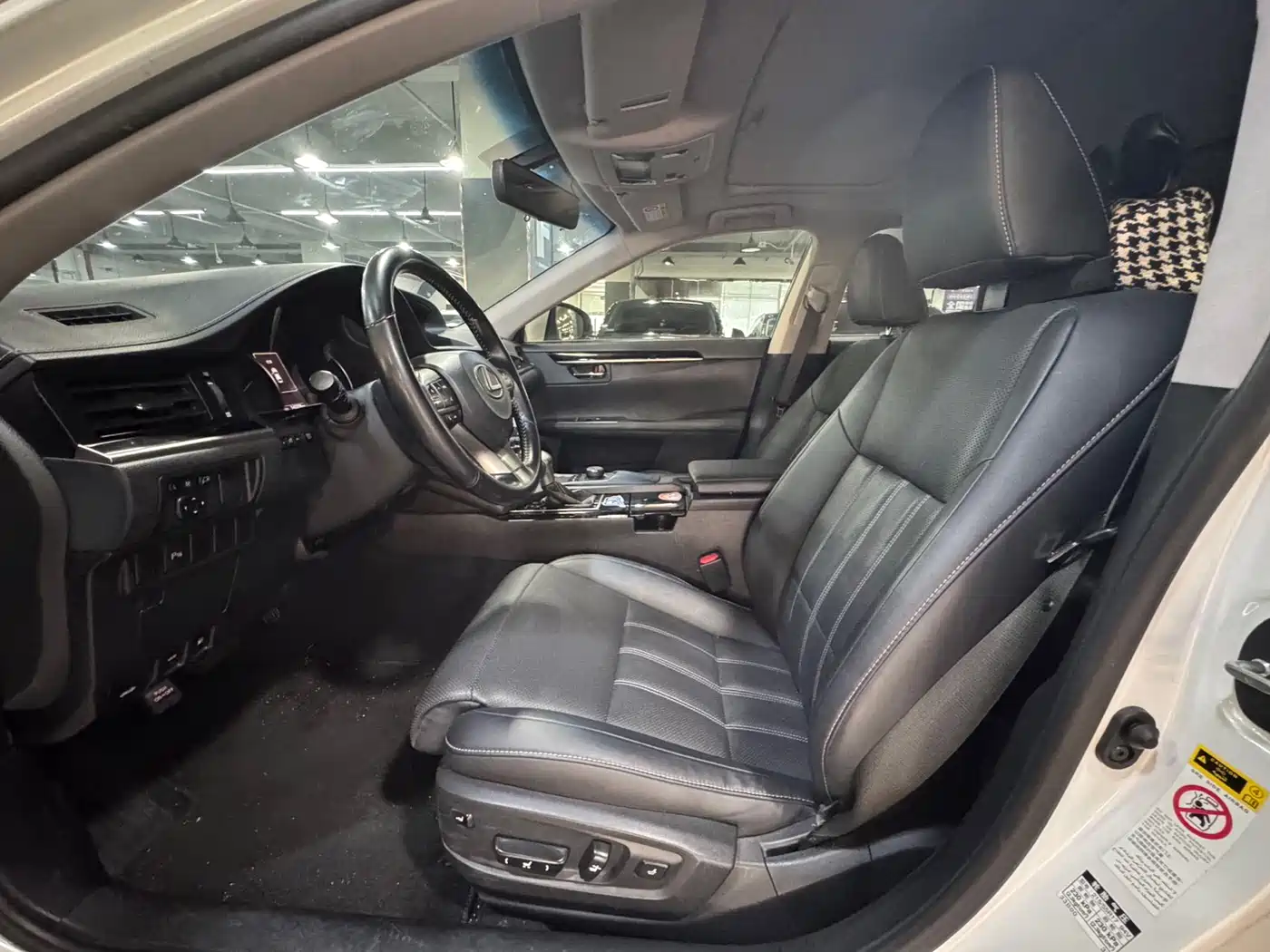 Lexus ES 2015 200 Elite Edition фото 6