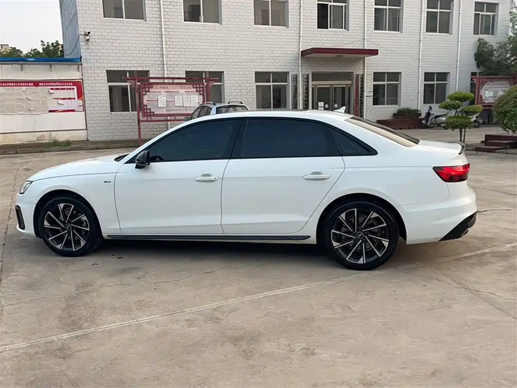 Audi A4L 2023 40 TFSI Luxury Sport фото 23