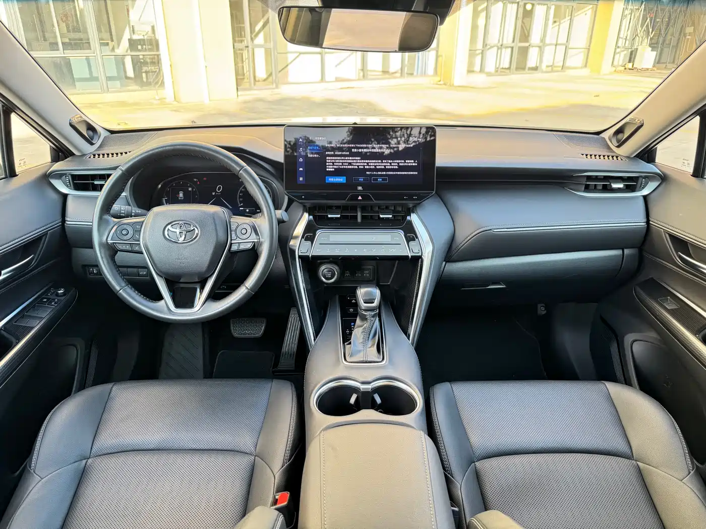 Toyota Venza 2023 2.0L CVT FWD Premium фото 11