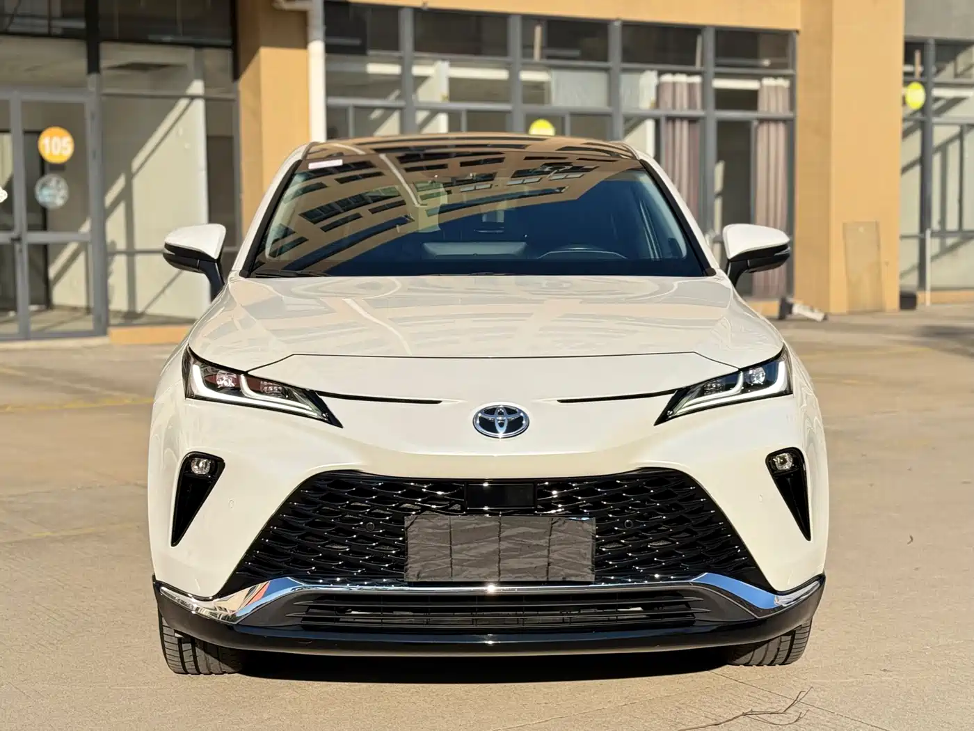 Toyota Venza 2023 2.0L CVT FWD Premium фото 2
