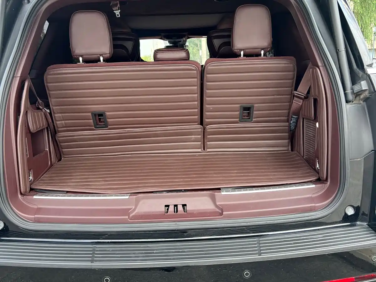 Фото 25 - Lincoln Navigator
