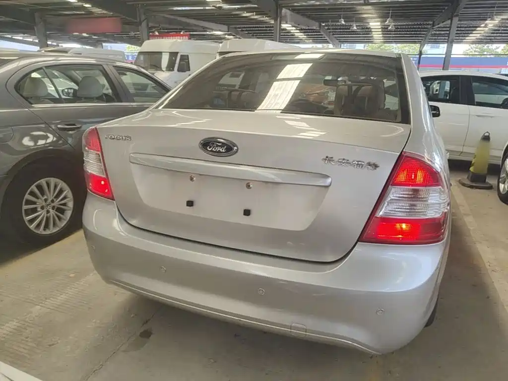 Фото 4 - Ford Focus