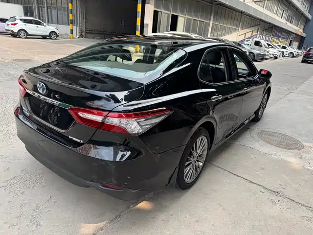 Toyota Camry 2018 Hybrid 2.5HG Luxury Edition — фото 5