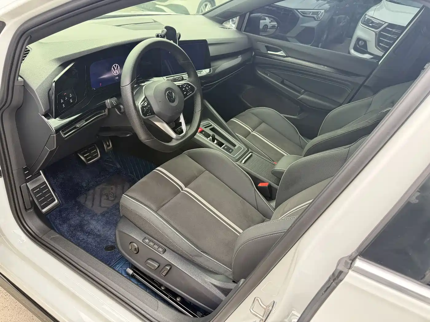 Volkswagen Golf 2023 280TSI DSG R-Line Lite фото 4