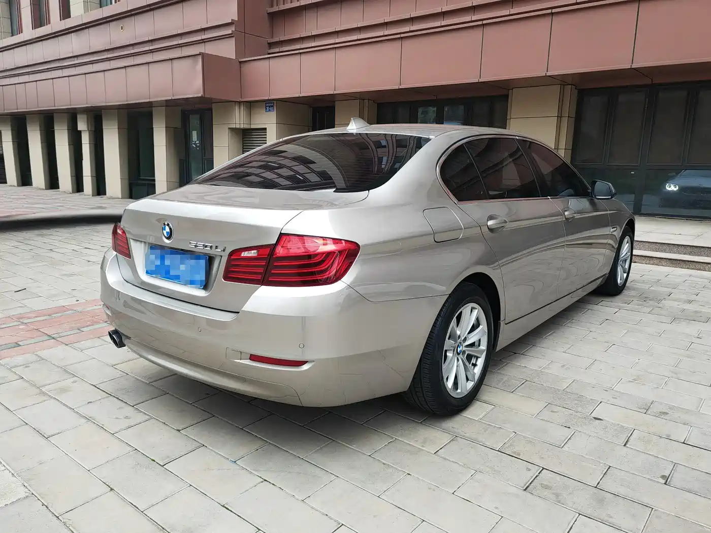 BMW 5 Series 2017 520Li Classic Edition фото 4