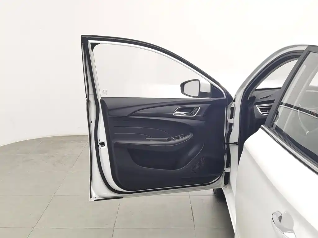 Roewe i5 2019 2019 20T Automatic 4G Connected Luxury Flagship Edition